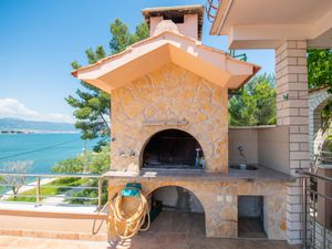 23868497-Ferienwohnung-4-Trogir-300x225-2