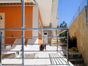 23846554-Ferienwohnung-5-Trogir-300x225-1