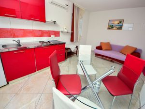 23855046-Ferienwohnung-4-Trogir-300x225-2