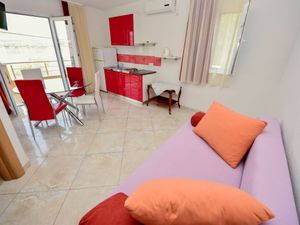 23855046-Ferienwohnung-4-Trogir-300x225-5