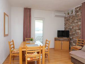 24026441-Ferienwohnung-4-Trogir-300x225-3