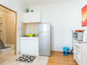 24026441-Ferienwohnung-4-Trogir-300x225-5