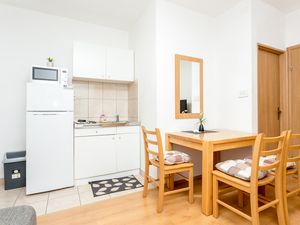 24026439-Ferienwohnung-4-Trogir-300x225-4