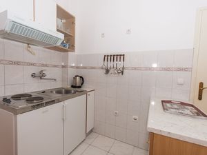 24058109-Ferienwohnung-4-Trogir-300x225-4