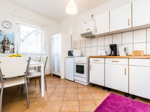 22304633-Ferienwohnung-3-Troisdorf-300x225-5