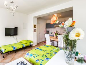 22304637-Ferienwohnung-3-Troisdorf-300x225-1