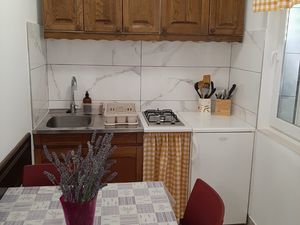 18521953-Ferienwohnung-4-Trpanj-300x225-1