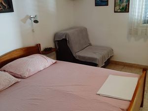 18521953-Ferienwohnung-4-Trpanj-300x225-2