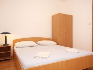 18559776-Ferienwohnung-8-Trpanj-300x225-3