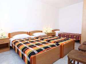 18951394-Ferienwohnung-5-Trpanj-300x225-5