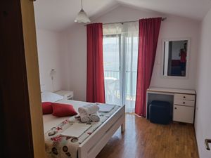 18951635-Ferienwohnung-4-Trpanj-300x225-3