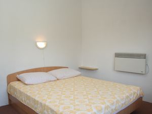 19125873-Ferienwohnung-3-Trpanj-300x225-4