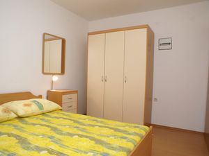 19128435-Ferienwohnung-4-Trpanj-300x225-5