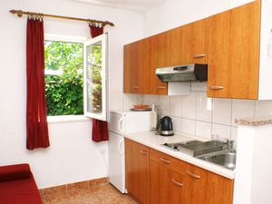 23154047-Ferienwohnung-4-Trpanj-300x225-3