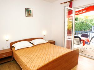 23154047-Ferienwohnung-4-Trpanj-300x225-4