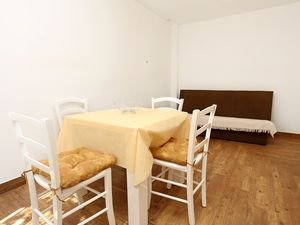 23925881-Ferienwohnung-4-Trpanj-300x225-3