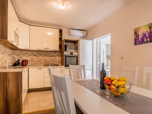 23931259-Ferienwohnung-11-Trpanj-300x225-3