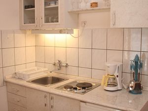 19129584-Ferienwohnung-4-Trstenik-300x225-2