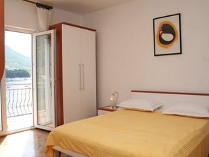 19129584-Ferienwohnung-4-Trstenik-300x225-3