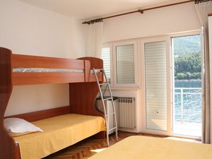 19129584-Ferienwohnung-4-Trstenik-300x225-5