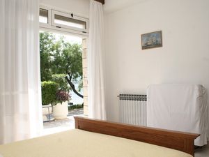 19129582-Ferienwohnung-4-Trstenik-300x225-4