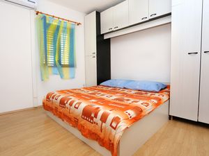 19129805-Ferienwohnung-4-Trstenik-300x225-4