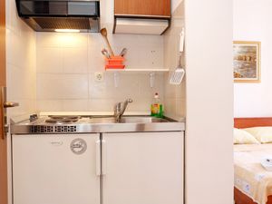 23927881-Ferienwohnung-4-Trstenik-300x225-3