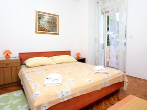 23927881-Ferienwohnung-4-Trstenik-300x225-4