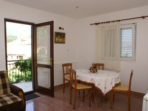 23927821-Ferienwohnung-4-Trstenik-300x225-3