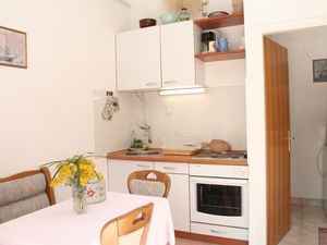 23927869-Ferienwohnung-4-Trstenik-300x225-2