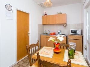 24057323-Ferienwohnung-4-Trsteno-300x225-5