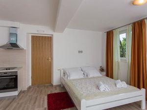 24057325-Ferienwohnung-3-Trsteno-300x225-4