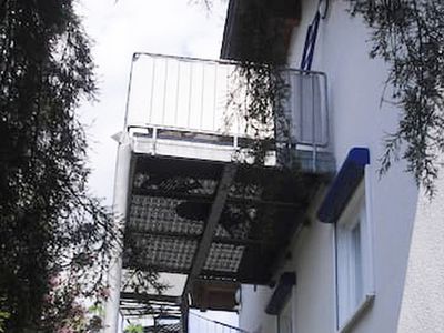 Balkon des Appartements von unten
