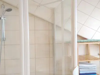 Badezimmer mit Dusche