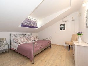 19284848-Ferienwohnung-0-Tucepi-300x225-2