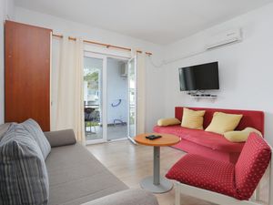 18324011-Ferienwohnung-4-Tucepi-300x225-1