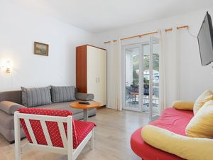 18324011-Ferienwohnung-4-Tucepi-300x225-2