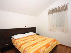 18510832-Ferienwohnung-5-Tucepi-300x225-5