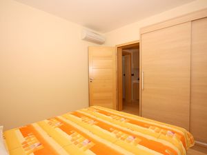 18511592-Ferienwohnung-6-Tucepi-300x225-5