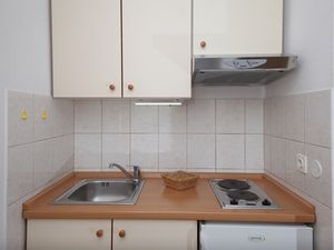 18923524-Ferienwohnung-3-Tucepi-300x225-3