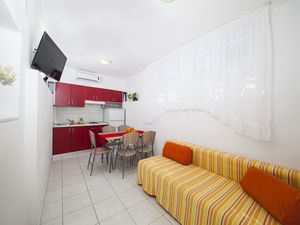 18924030-Ferienwohnung-6-Tucepi-300x225-1