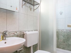 23956428-Ferienwohnung-2-Tucepi-300x225-5