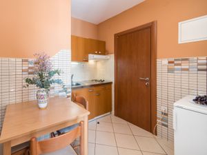 23956432-Ferienwohnung-4-Tucepi-300x225-2