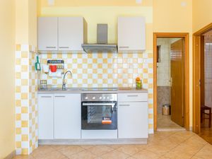 23956431-Ferienwohnung-4-Tucepi-300x225-3