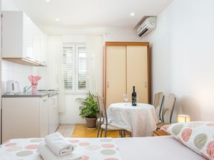 Ferienwohnung für 3 Personen (18 m²) in Tucepi