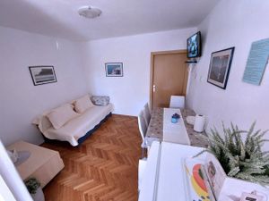 23928942-Ferienwohnung-5-Tucepi-300x225-2