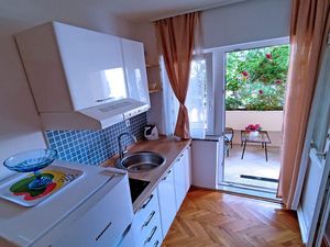 23928942-Ferienwohnung-5-Tucepi-300x225-5