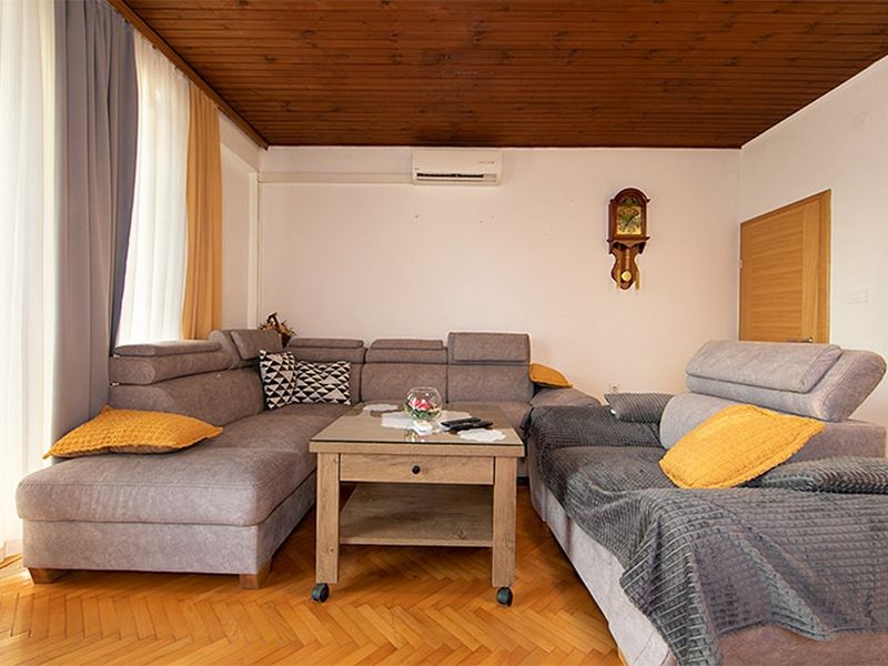 23929503-Ferienwohnung-5-Tucepi-800x600-2