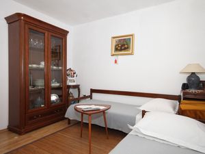 23929642-Ferienwohnung-4-Tucepi-300x225-2