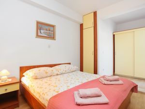 23926961-Ferienwohnung-3-Tucepi-300x225-0